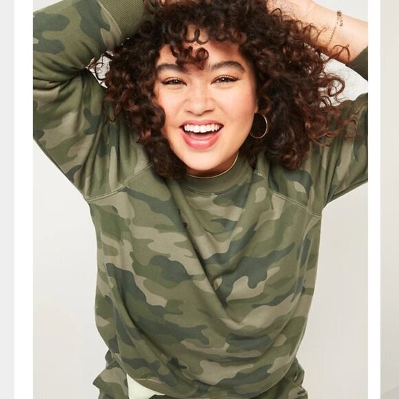 Old Navy Vintage Crew-Neck Sweatshirt Green Camo - Picture 3 of 15